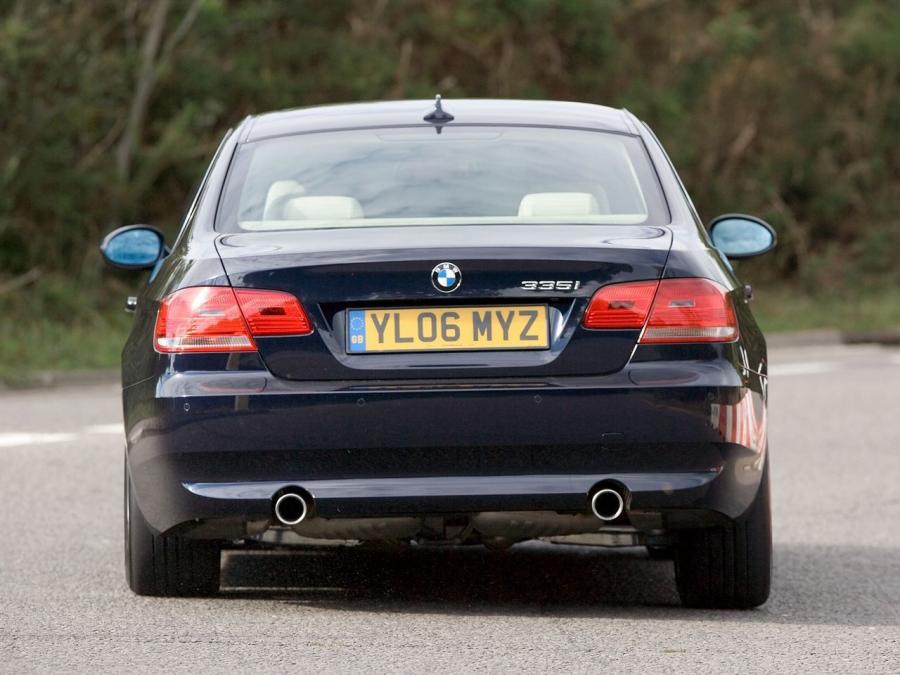  BMW 335i Coupe 2007 года  (UK) (фото 10 из 14)